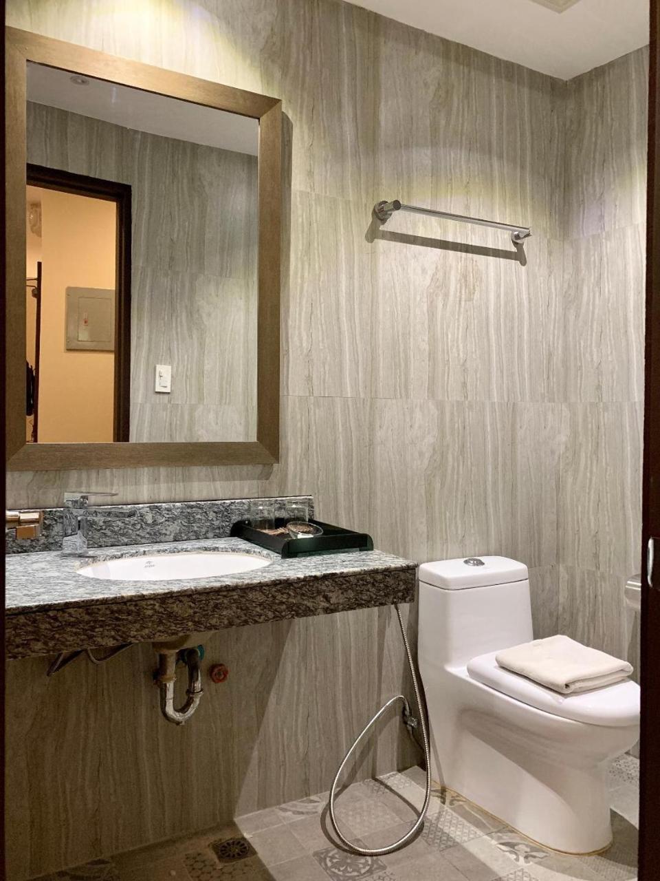 J7 Hotel Iloilo Zewnętrze zdjęcie